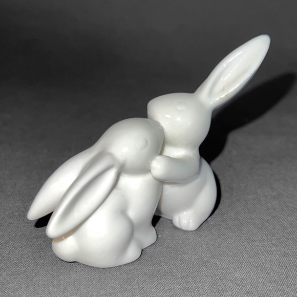 Pier 1 White Hugging Snuggle Bunnies - Picture 9 of 12